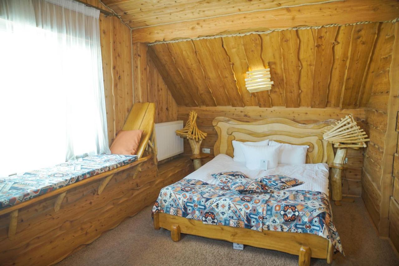 Stara Pravda Hotel - Vykrutasy 부코벨 외부 사진